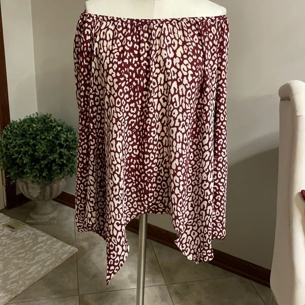 Michael kors. Like NEW on/off the shoulder L/S asymmetrical tunic. Flowy animal